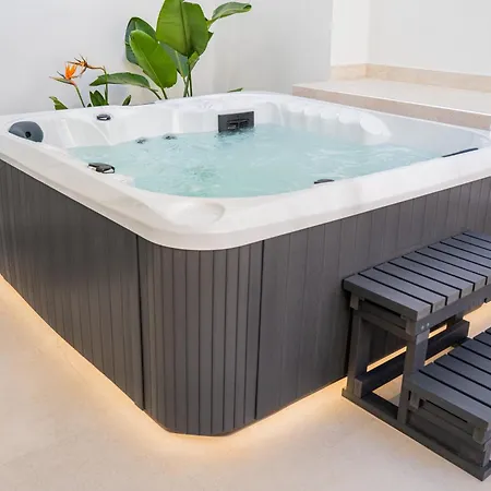Nimar Luxury With Jacuzzi *
